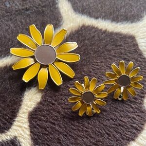Vintage 70’s Yellow Sunflower Brooch and Clip On Earring Set